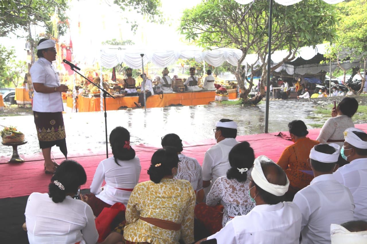 podiumnews.com-Pemkab Badung Gelar Upacara Pemahayu Jagat di Pantai Geger